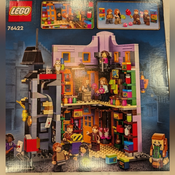 LEGO Harry Potter: Weasleys' Wizard Wheezes + Owl Post {retired} - Picture 2 of 2